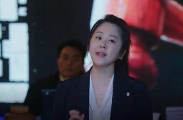 SBS 드라마 <리턴>에서 살인사건 피의자의 변호사역을 맡은 배우 고현정. 네이버TV 리턴 채널 갈무리
