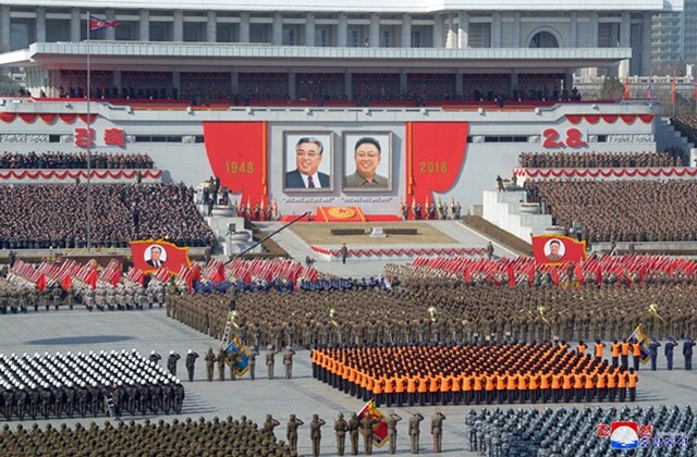 2월8일 북한 평양 김일성광장에서 열린 대규모 열병식. 연합뉴스