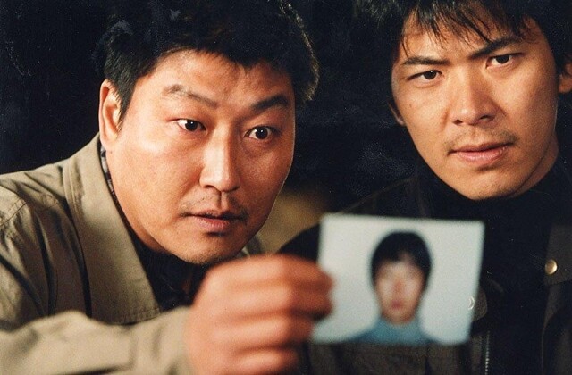 영화 <살인의 추억>에서 형사 박두만(송강호 연기)은 직감과 관상으로 사건을 해결할 수 있다고 믿는다. 영화사 제공