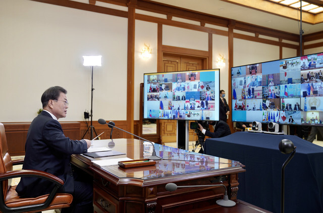 South Korean President Moon holds a videoconference at the Blue House with the G20 leaders regarding countermeasures for the novel coronavirus pandemic on Mar. 26. (provided by the Blue House)
