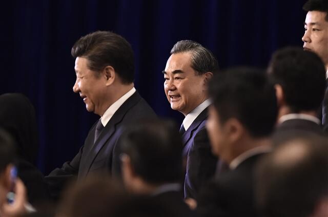 Chinese President Xi Jinxing (left) and Foreign Minister Wang Yi after the opening ceremony of the Conference on Interaction and Confidence-Building Measures in Asia (CICA) in Beijing on Apr. 28. (EPA/Yonhap News)