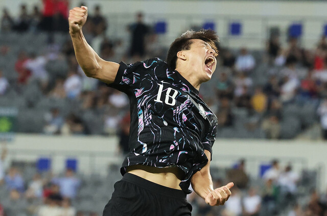 Lee Ho-jae scored an additional goal in the match against Hong Kong in the second leg of the East Asian Football Federation (EAFF) E-1 Championship (East Asian Cup) in the second leg of Hong Kong. Yonhap News