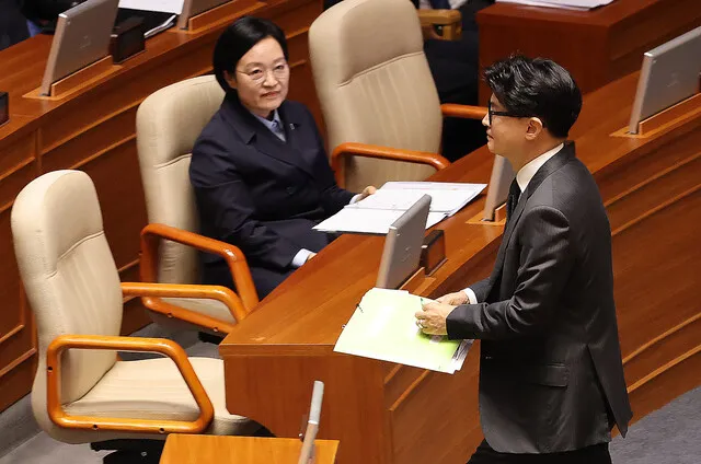 한동훈 “총리실 직원이 사찰”…한성숙 “과한 말씀, 부적절시 엄정처리”
