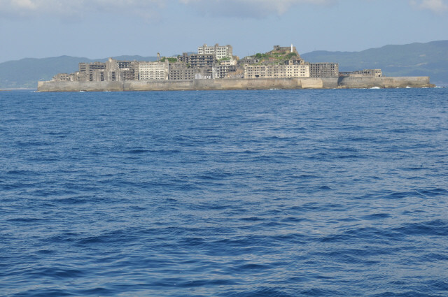 Japan’s Hashima Island, where hundreds of Koreans were drafted to perform forced labor during World War II. (Hankyoreh archives)
