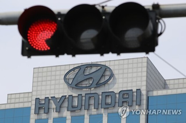 A red traffic light near Hyundai Motor headquarters in Seoul’s Yangjae district.