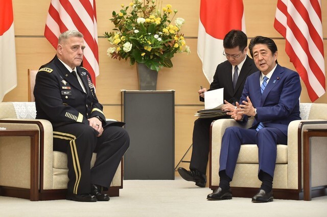 US Joint Chiefs of Staff Chairman Gen. Mark Milley and Japanese Prime Minister Shinzo Abe meet in Tokyo on Nov. 12.