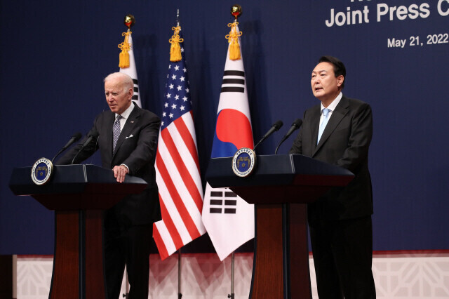President Yoon Suk-yeol of South Korea and President Joe Biden of the US hold a joint press conference following their summit on May 21, 2022, at the presidential office in Seoul’s Yongsan District. (presidential office pool photo)