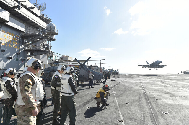 Kim Myung-soo, the chairman of South Korea’s Joint Chief of Staff, watches takeoff and landing drills from the USS Carl Vinson on Jan. 15. (courtesy of the Joint Chiefs)