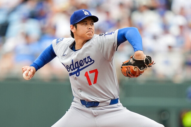 Otani Shohei is throwing the ball as a starting pitcher in the 2025 Major League (MLB) Kansas City Royals, which was held at Kansas City Kofumman Stadium in Missouri, USA on the 29th. Kansas City/AFP Yonhap News