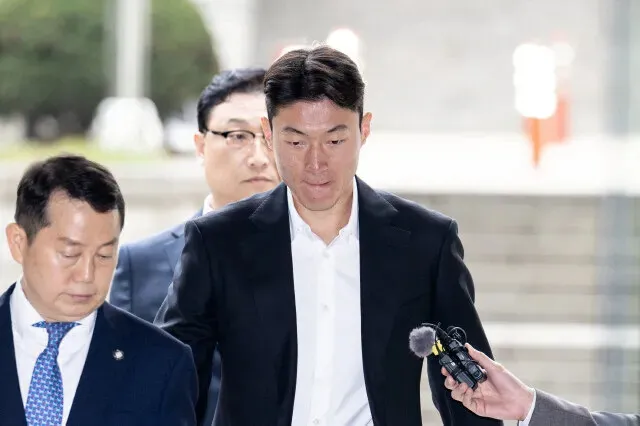 황의조 수사정보 유출 경찰관 ‘징역 1년’ 파기…대법 “증거 부족”