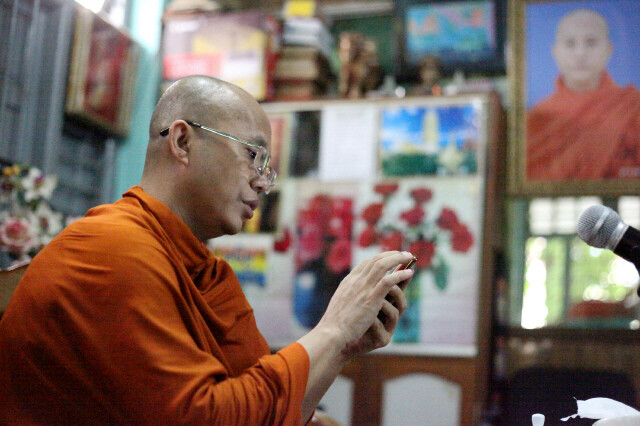 반무슬림 혐오 연설을 주도하고 있는 불교 극단주의 승려 우 위라투. 그가 시작한 ‘969운동’은 이제 ‘마바타’(인종종교수호위원회)라는 조직으로 발전해 전국에 250개 사무소까지 두고 있다. 이유경