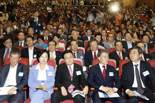 문재인 대표 등 당 지도부가 9월16일 국회에서 열린 새정치민주연합 중앙위원회에서 참석한 모습. 한겨레 이정아 기자