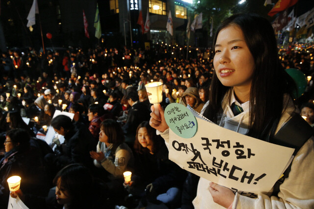 Students and citizens participate in a candlelight vigil at Cheonggye Square in central Seoul opposing the government’s plans for state-issued history textbooks