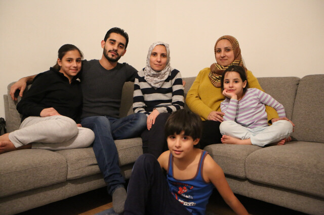 독일 뉘른베르크에 사는 시리아 난민 리나(가명·뒷줄 가운데)의 가족들.