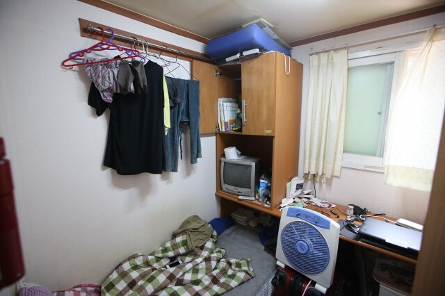 A gosiwon (a small room in a cramped boarding house)