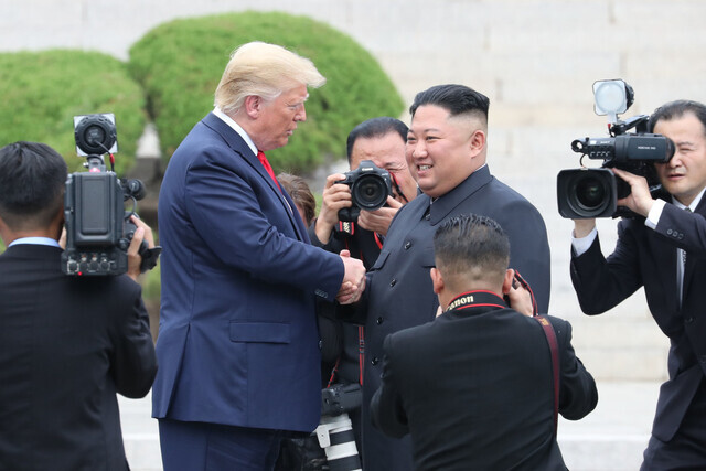 US President Donald Trump and North Korean leader Kim Jong-un shake hands in Panmunjom on June 30, 2019. (Kim Jung-hyo, staff photographer)
