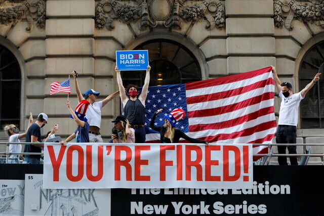 Supporters of Democratic candidate Joe Biden in a parade celebrating the media calling the election in Biden’s favor in New York on Nov. 8. (Reuters/Yonhap News)