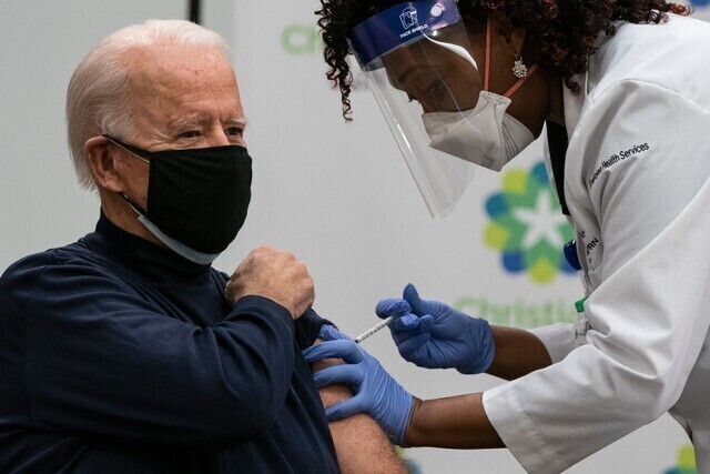 Then-US President-elect Joe Biden receives his first dose of Pfizer’s COVID-19 vaccine on Dec. 21, 2020, at the ChristianaCare Hospital in Newark, Delaware. (AFP/Yonhap News)