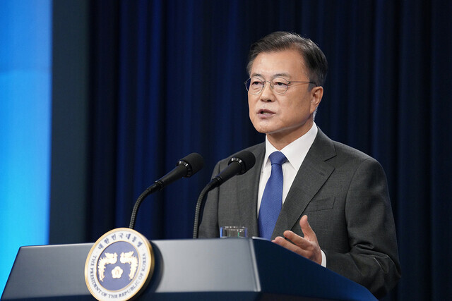 South Korean President Moon Jae-in delivers a speech Monday to mark four years in office at the Blue House press center. (provided by the Blue House)