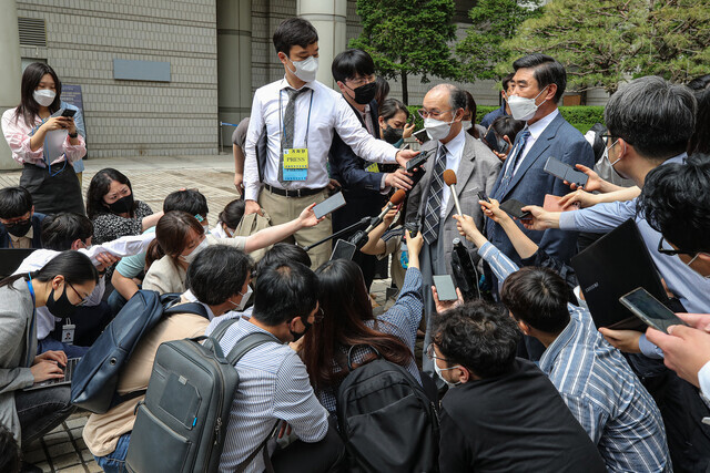 On June 7, Lim Cheol-ho, a relative of a victim of forced labor, announced plans to appeal after lawsuits that 85 forced labor victims and surviving family members had filed against 16 Japanese companies (including Nippon Steel, Nissan Chemical and Mitsubishi Heavy Industries) were dismissed at the Seoul Central District Court.
