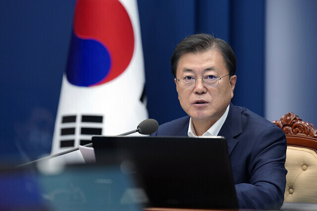 South Korean President Moon Jae-in delivers remarks while presiding over a “K-global vaccine hub vision and strategy” report meeting at the Blue House on Thursday. (provided by the Blue House)