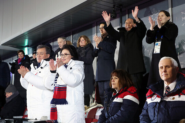 A view of delegations from South Korea, North Korea and the US during the opening ceremony of the Pyeongchang Olympics on Feb. 9, 2018. (provided by the Blue House)