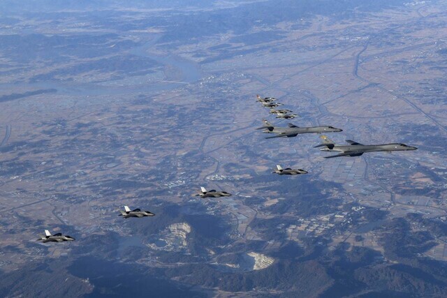 Two B-1B strategic bombers with the US Air Force fly alongside four Korean F-35As and four US F-16s during the last day of the Vigilant Storm joint drills on Nov. 5. (courtesy of the Joint Chiefs of Staff)