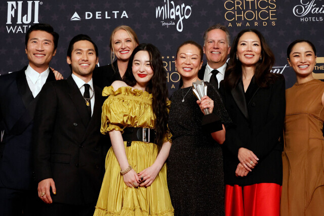 Cast and crew from Apple TV+’s “Pachinko” pose on the red carpet for the Critics Choice Awards in Los Angeles on Jan. 15 (local time). (AFP/Yonhap)
