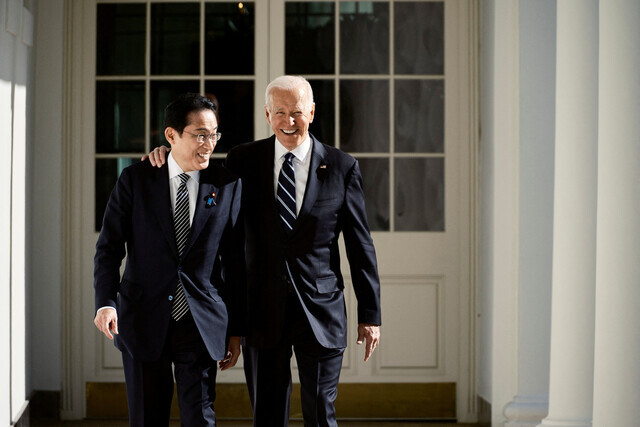 President Joe Biden of the US walks with his arm around Prime Minister Fumio Kishida of Japan on Jan. 13 at the White House. (Reuters/Yonhap)