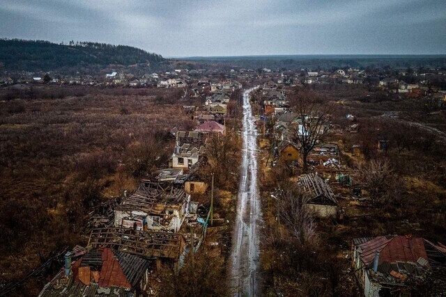 Houses along a road in Kamenka, in the Kharkiv region of Ukraine, have been destroyed as a result of shelling, shown in this aerial photo taken on Feb. 26. (AFP/Yonhap)