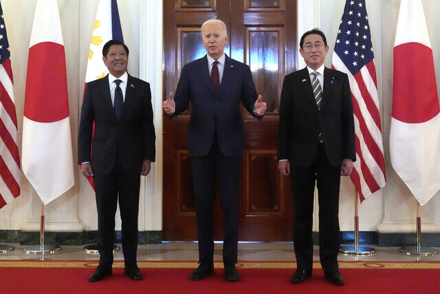 President Ferdinand “Bongbong” Marcos Jr. of the Philippines (left), US President Joe Biden (center), and Prime Minister Fumio Kishida of Japan stand for a photo ahead of their summit at the White House on April 11, 2024. (AP/Yonhap)