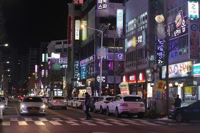 Neon signs glow in an area known for its hostess bars in Korea. (Yonhap)