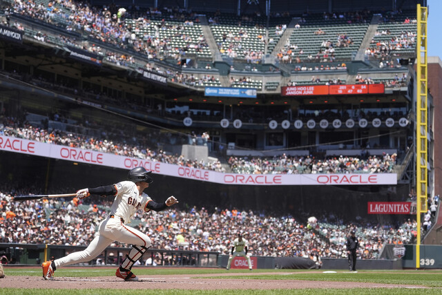 San Francisco Giants Lee Jung -hoo is playing four lucky luck in the home match against Miami Marlins on the 27th. AP/Yonhap News