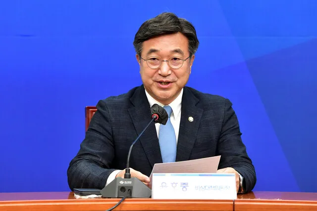 행안장관 후보자 윤호중, 여권 내 대표적 ‘정책통’