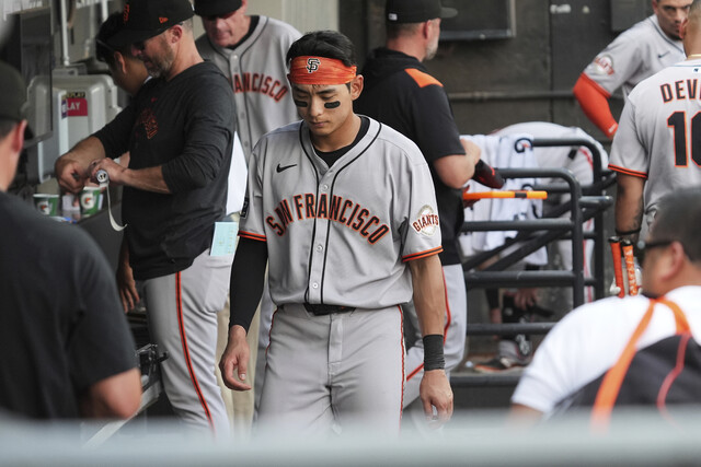 San Francisco Giants Lee Jung -hu played on the 30th (Korea time) in the Chicago Guarantic Rate Field, USA, but played a visit to the 2025 Major League (MLB) Chicago White Sox, but was sluggish with three at -bats. Chicago/AP Yonhap News