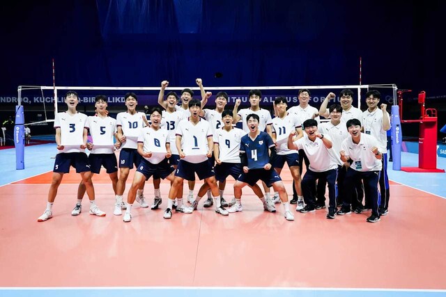 The Korean U-19 Men's Volleyball Team is delighted after defeating Cuba with a set score of 3-0 at the World Championships on the 25th. International Volleyball Federation Nuri House