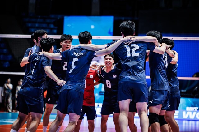 The Korean U-19 Men's Volleyball Team is delighted after defeating Brazil at a set score of 3-0 at the World Championships on the 27th. International Volleyball Federation Nuri House