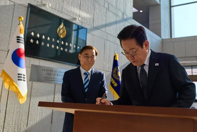 李大統領、チョ・テヨン起訴当日、初めて国家情報院を訪問…「職権濫用で悲しい」