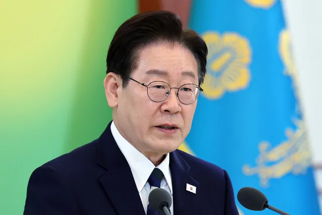 이 대통령 재반박 관련 기사