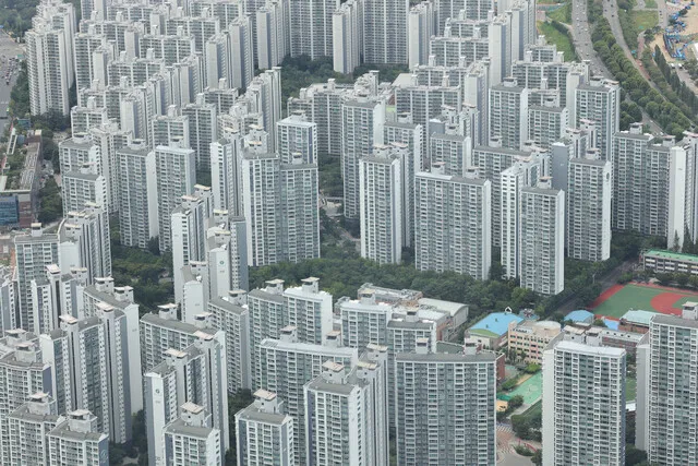 Seoul residential apartment complexes viewed from Lotte World Tower