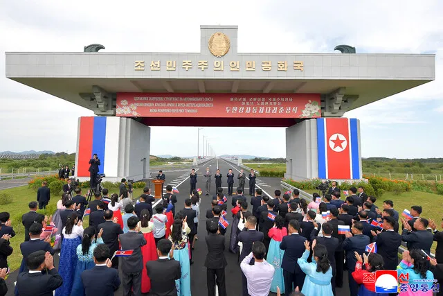 북-러 두만강 자동차 다리 개통…북 총리 “양국 협력에 새 역동”