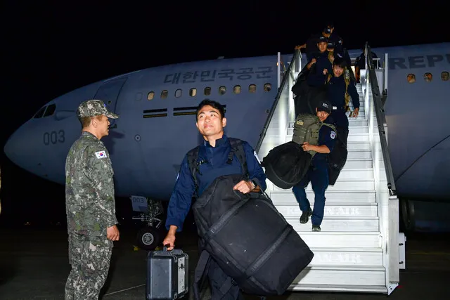 귀국한 네팔 구호대장 “연락두절자 가족 희망지역 수색 제대로 못해…안타까워”
