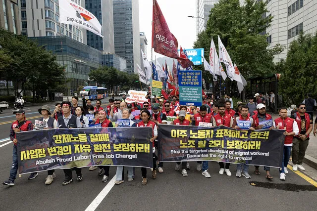 [단독] 이주노동자 ‘직장내괴롭힘’ 신고 2.8배 늘었지만…조치 비율은 7.1%로 줄어