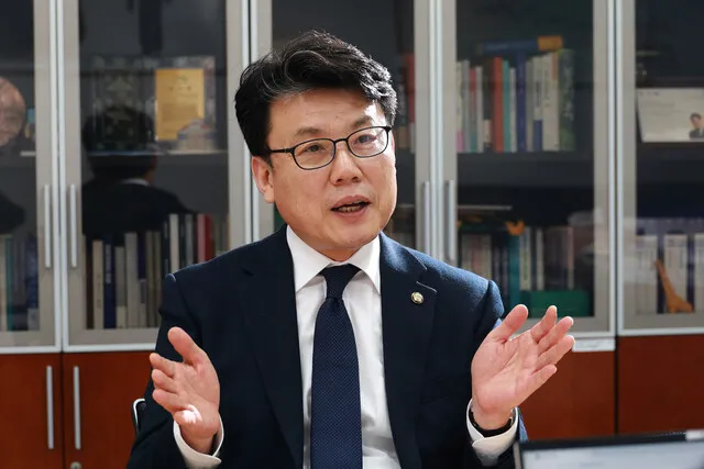 미국, ‘비자 거부’ 진성준 국방위원장에 공무 비자 발급…“예정대로 출국”
