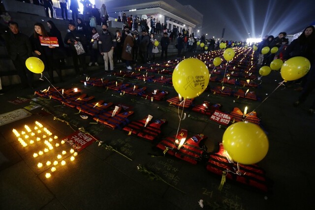 304 lifejackets laid out in Gwanghwamun Square in central Seoul to symbolize the victims of the Sewol ferry sinking