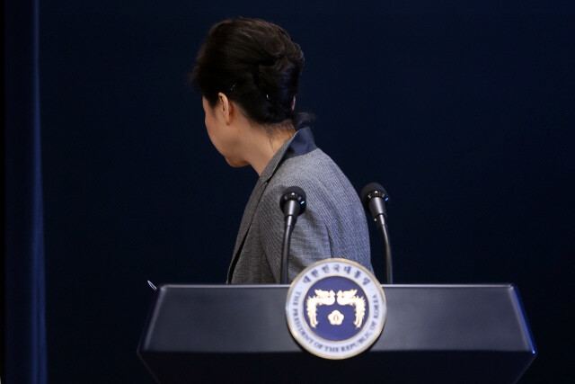Park Geun-hye acting as first lady in 1974