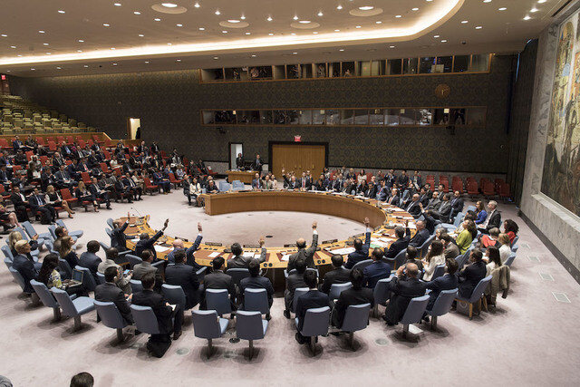 The Security Council unanimously adopts resolution 2375 (2017)