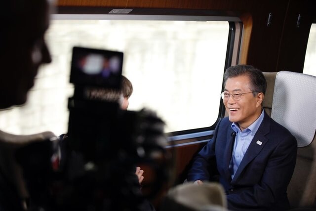 President Moon Jae-in is interviewed by the US broadcaster NBC while riding in “Train 1