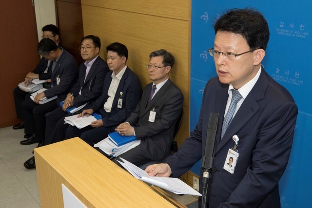 Spokesperson for South Korea’s Board of Audit and Inspection (BAI) Park Chan-seok announces the results of the BAI’s assessment and analysis of the Four Rivers Project on July 4. (Kim Seong-gwang