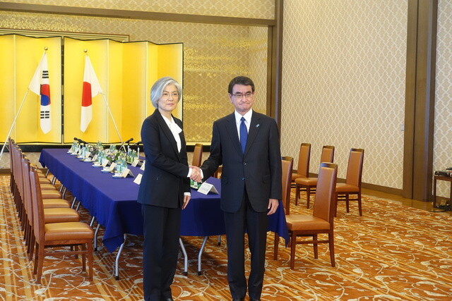 South Korean Foreign Minister Kang Kyung-wha (left) and Japanese Foreign Minister Taro Kono meeting during the former’s visit to Japan on Dec. 19